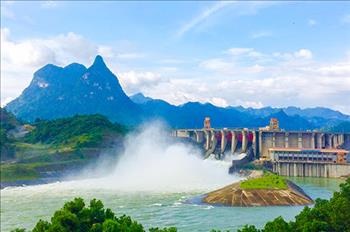 15h ngày 3/11, Nhà máy Thủy điện Tuyên Quang mở cửa xả sâu điều tiết lũ