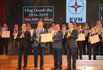 Tập đoàn Điện lực Việt Nam được vinh danh tại "Lễ tôn vinh Người nộp thuế tiêu biểu"  