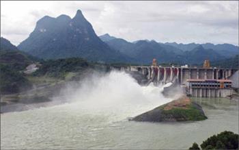 Thủy điện Tuyên Quang mở 2 cửa xả để điều tiết lũ do hoàn lưu bão Hato