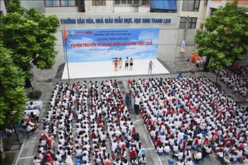 EVNHANOI tuyên truyền sử dụng điện an toàn, hiệu quả tại Trường Tiểu học Chu Văn An