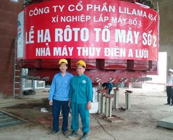 Hạ roto tổ máy số 2 Nhà máy Thủy điện A Lưới