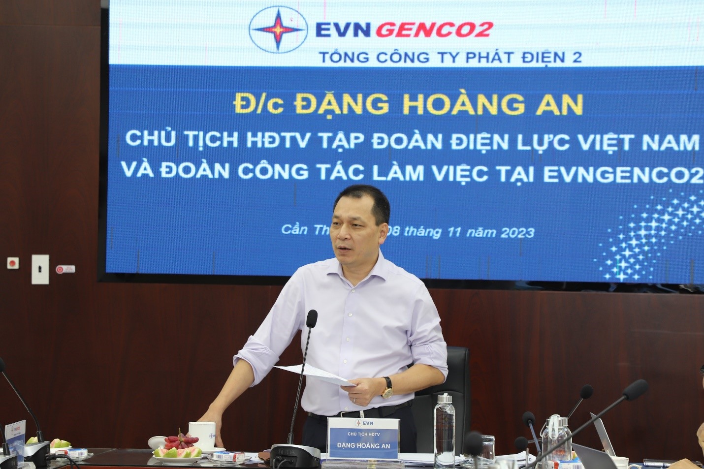 Chủ tịch HĐTV EVN Đặng Hoàng An làm việc với EVNGENCO2