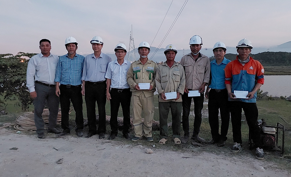 Công đoàn EVNNPT động viên lực lượng thi công đường dây 500kV Vũng Áng – Quảng Trạch