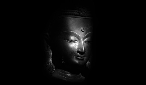 Đức Phật đã để lại cho chúng ta những câu thần chú mang ý nghĩa sâu sắc, giúp chúng ta tìm được sự bình an và hạnh phúc trong cuộc sống. Hãy cùng lắng nghe và suy ngẫm về những câu thần chú quý giá này nhé!